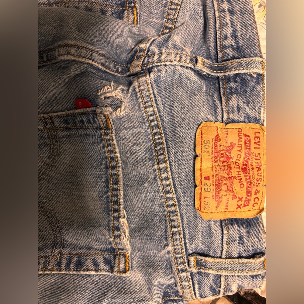 VINTAGE Levi’s 501 Men’s/Women's Blue Jeans - perfectly distressed! - Picture 11 of 12